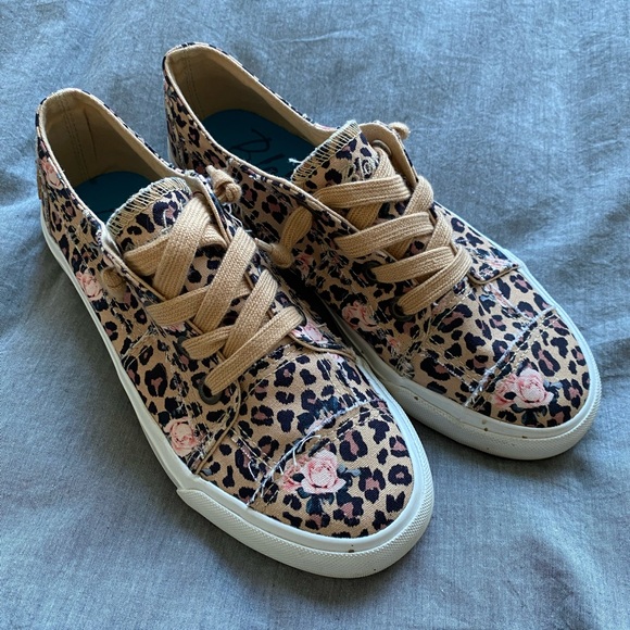 Blowfish Malibu Sneakers - Picture 1 of 2